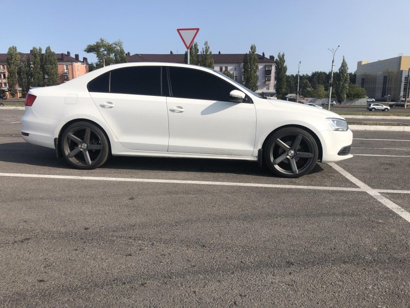 R19 VW Jetta