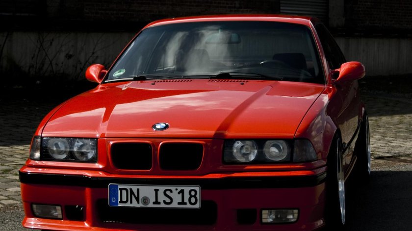 BMW e36 красная