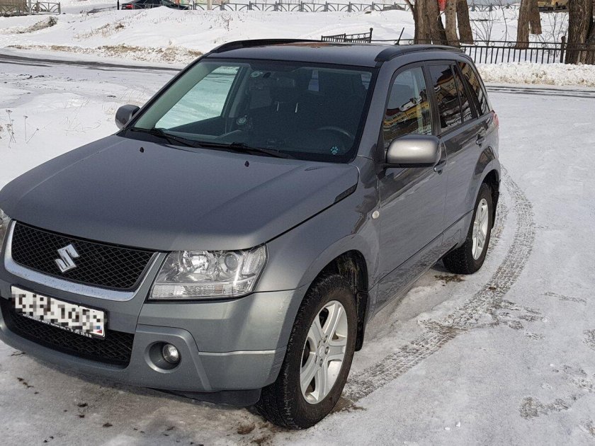 Сузуки Гранд Витара серая
