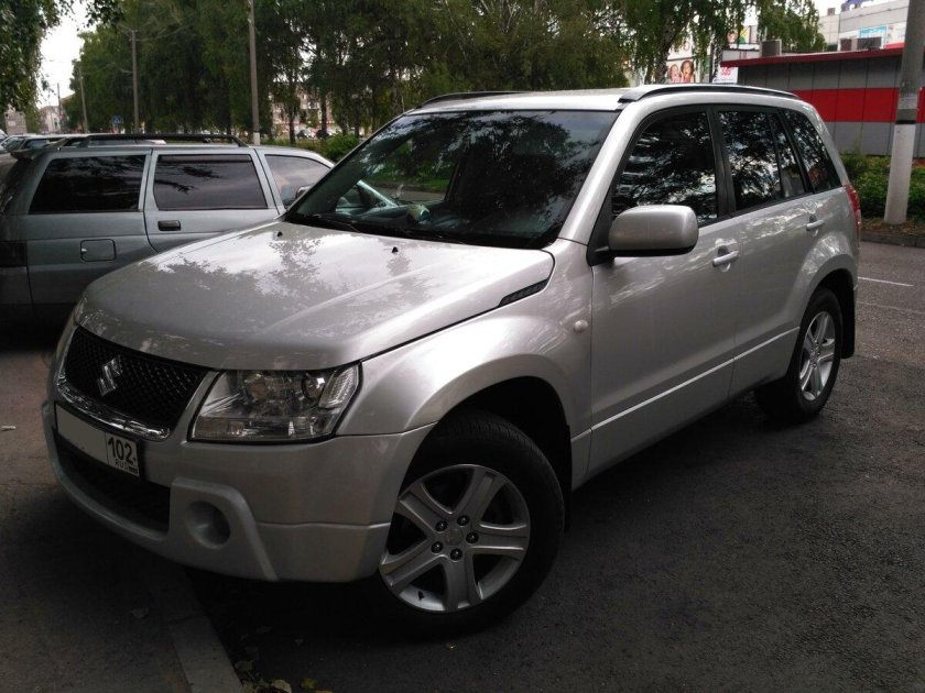 Suzuki Grand Vitara серый