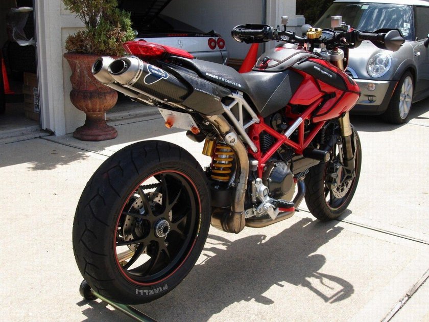 Ducati Hypermotard 1100