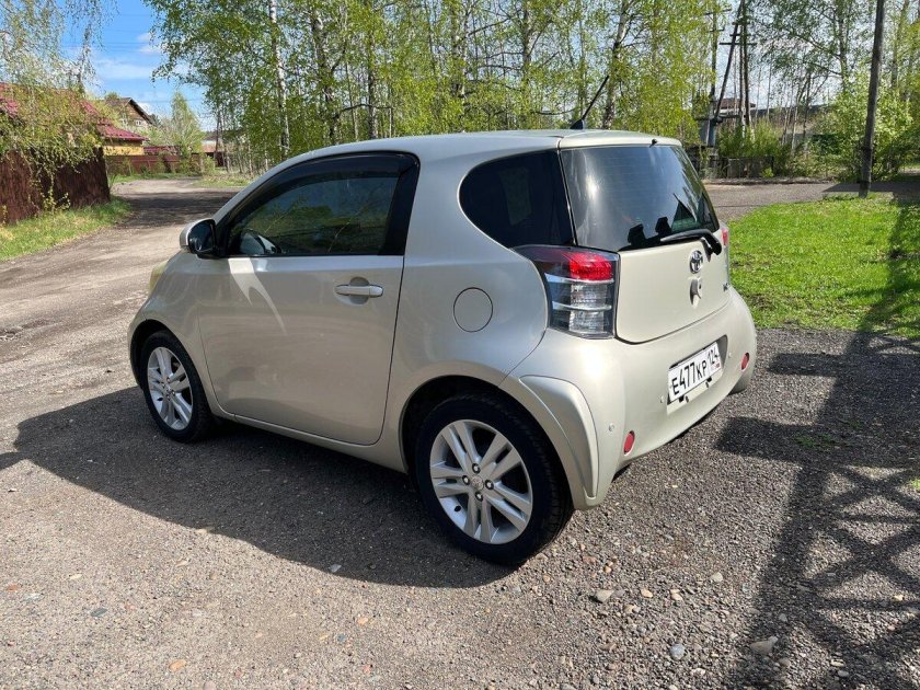 Серая тойота