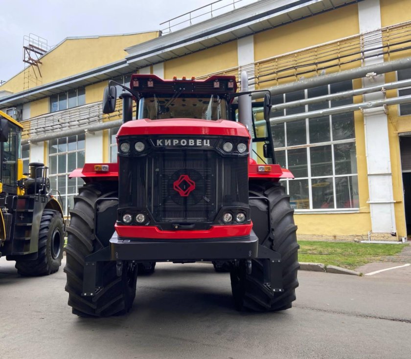 Тракторный завод снаружи