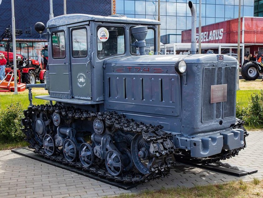 ХТЗ Т 74 трактор