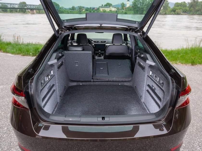 Škoda Superb лифтбек