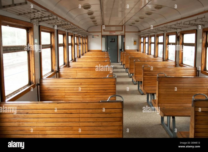 Электрички с деревянными сиденьями