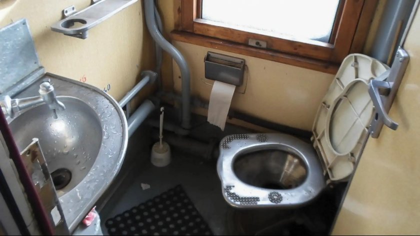Биотуалет в вагоне РЖД