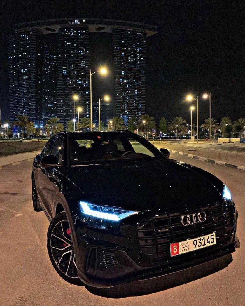 Audi q8 черная