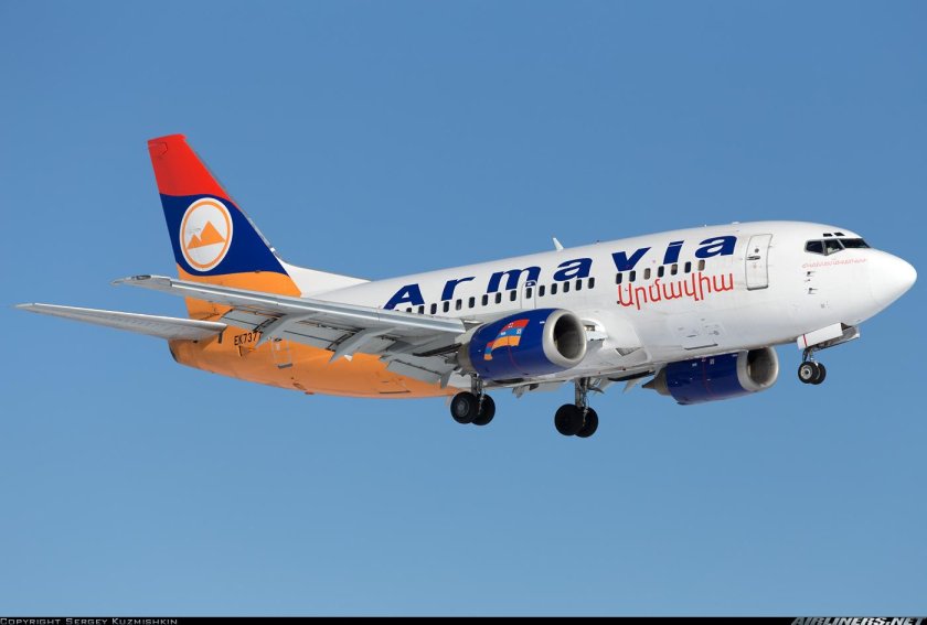 Самолет Боинг 737 Armenia