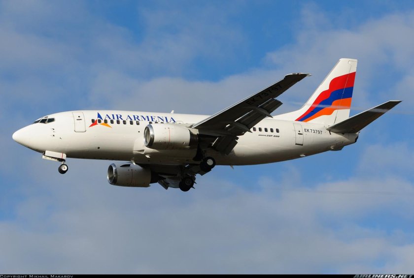 Boeing 737 Армения