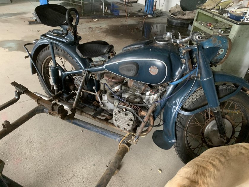 Немецкий мотоцикл bmw r71