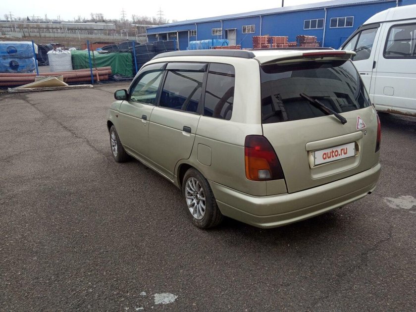 Daihatsu pyzar 2001
