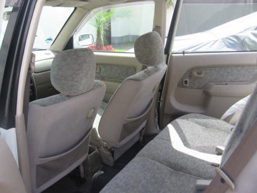 Daihatsu Pyzar салон