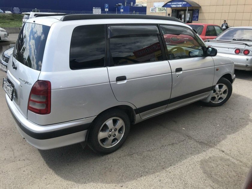 Daihatsu pyzar 1999