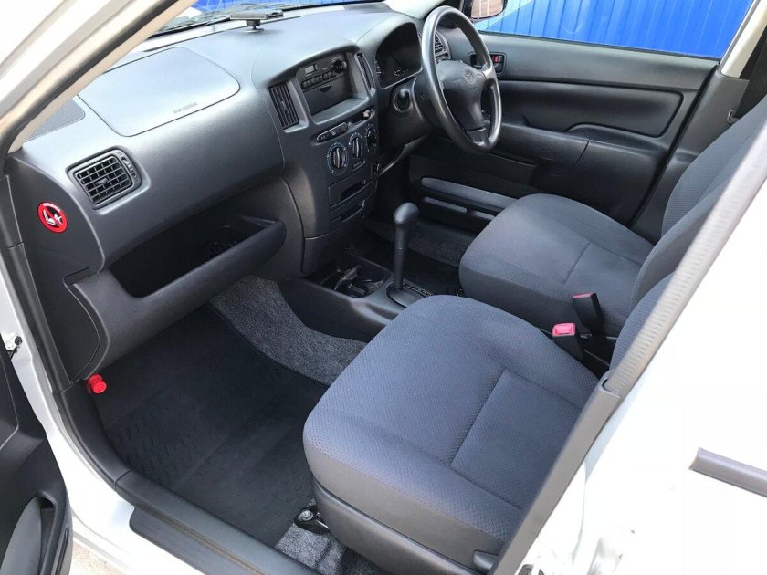 Toyota Probox 2002 салон