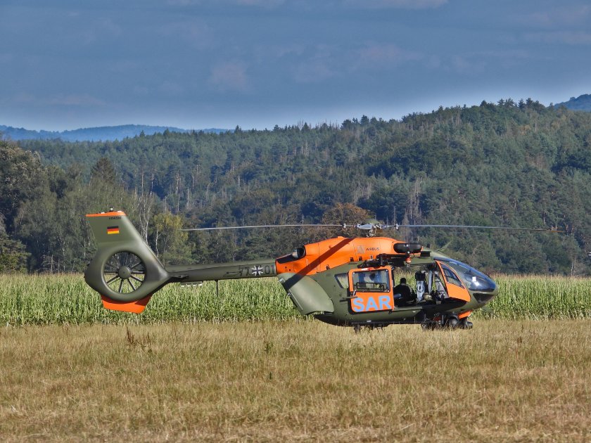 Черна оранжевый фериалет