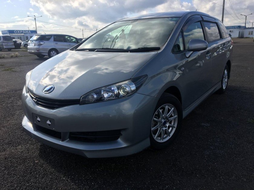 Тойота виш 2009 года