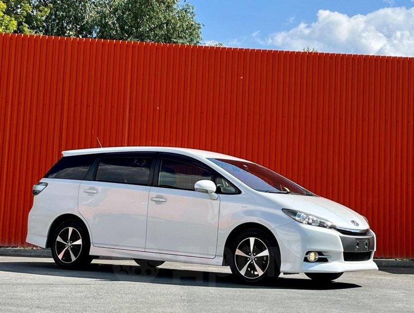 Тойота Виш 2017