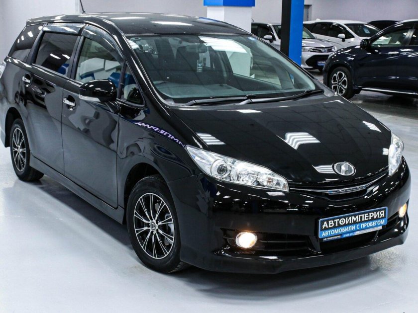 Тойота Виш 2016