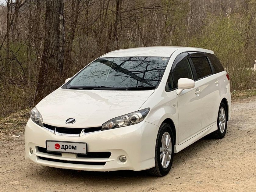 Тойота Виш 2010