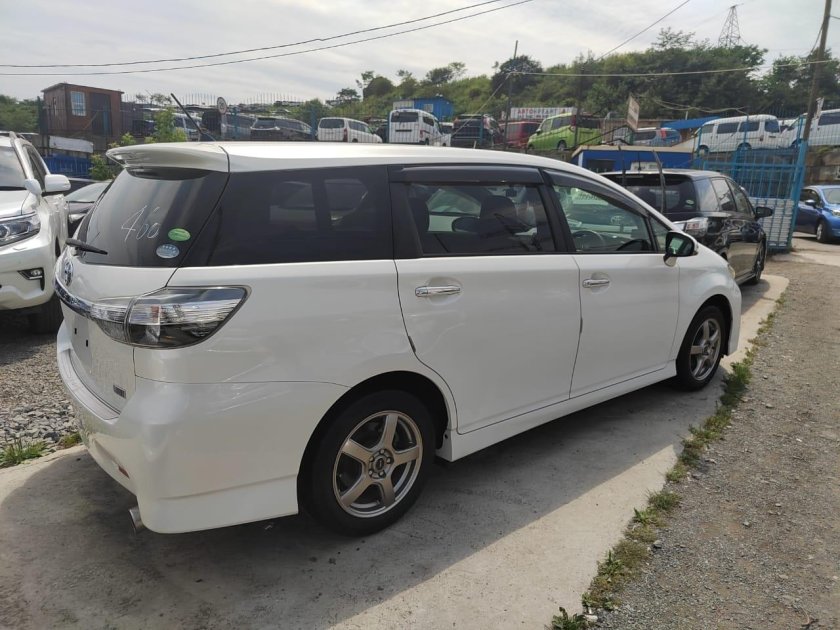 Тойота Виш 2014