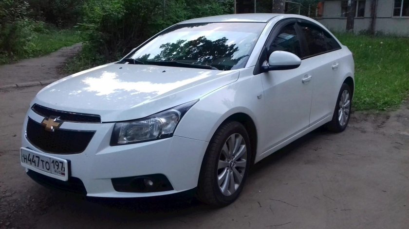 Шевроле Круз 2011 белая