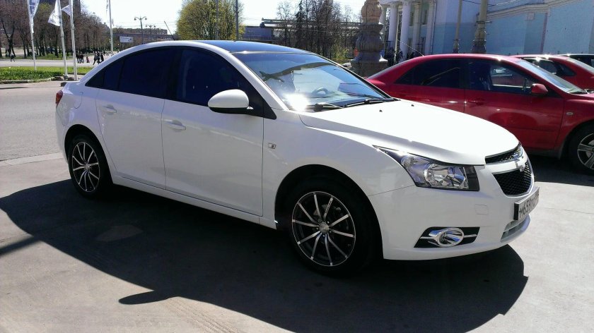 Шевроле Круз 2012 белый