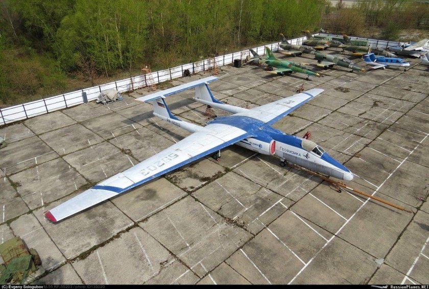 Самолёт геофизика м-55