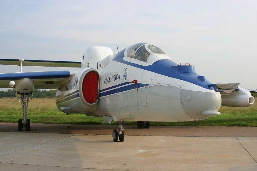 Самолёт геофизика м-55