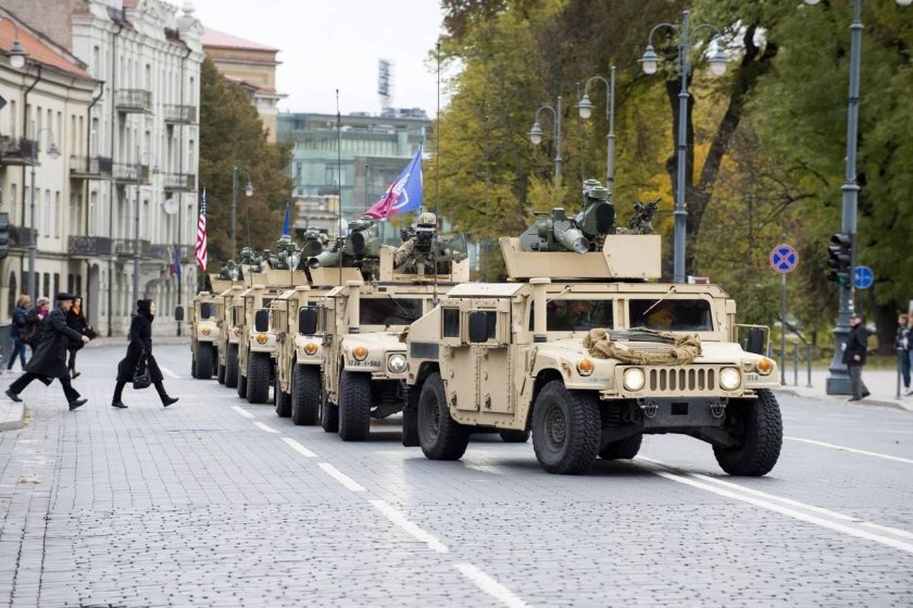 Военная колонна НАТО