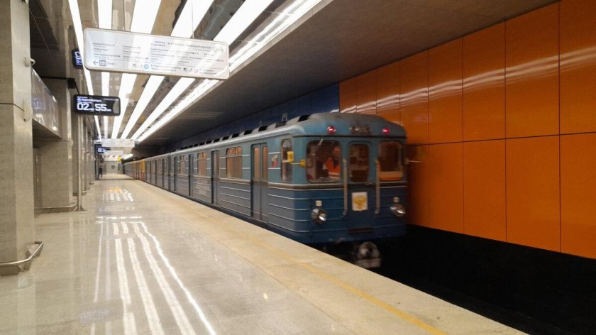 Поезд метро