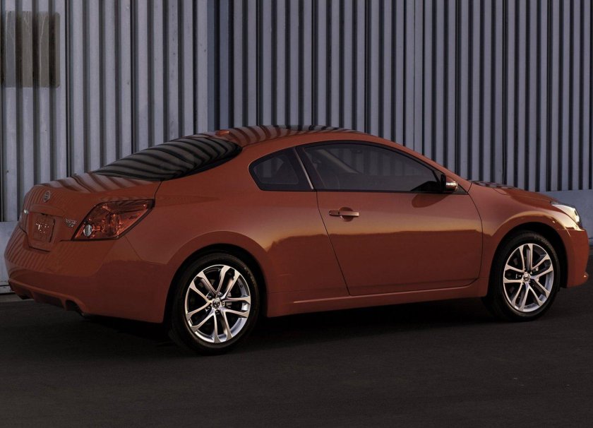 Ниссан Алтима купе