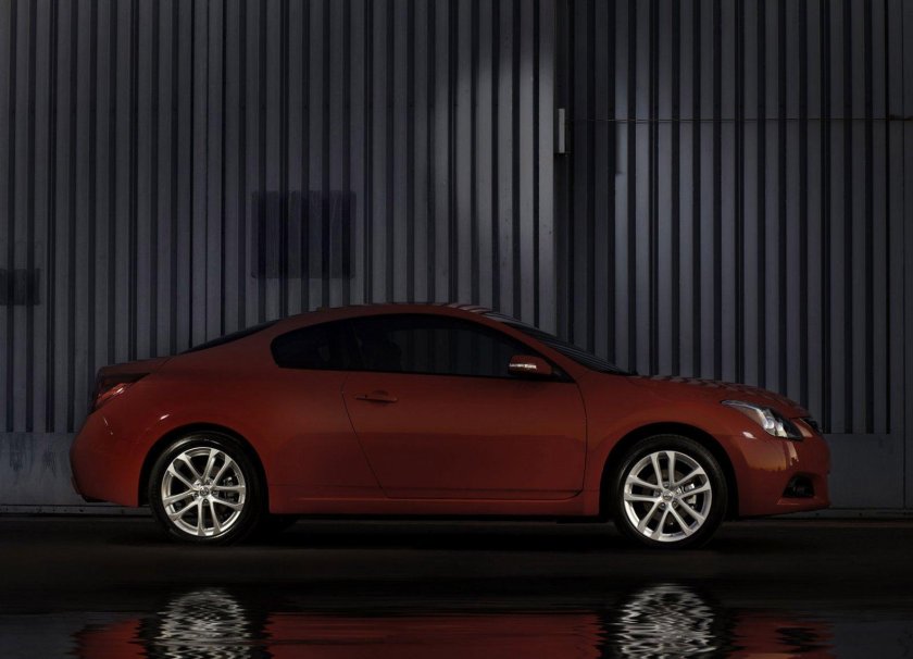 Nissan Altima Coupe 2011