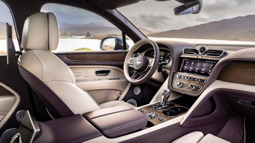 Бентли Бентайга 2022