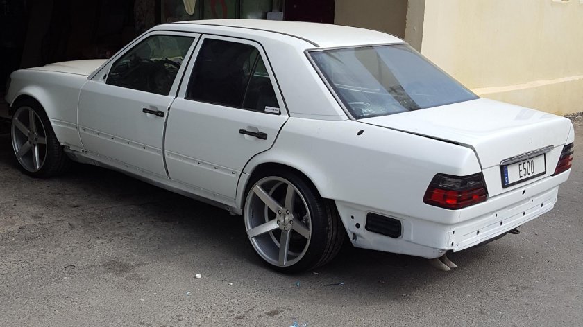 Мерседес 124 белый