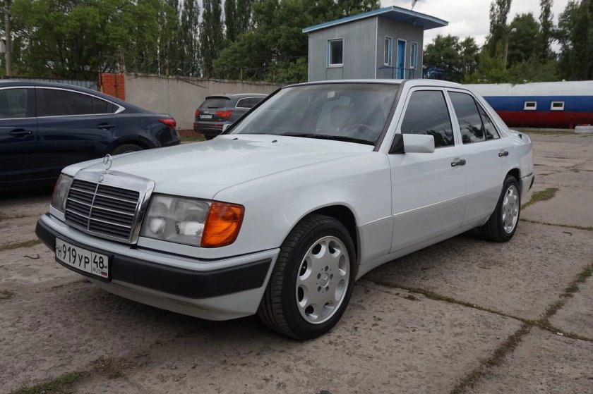 Мерседес 124 белый