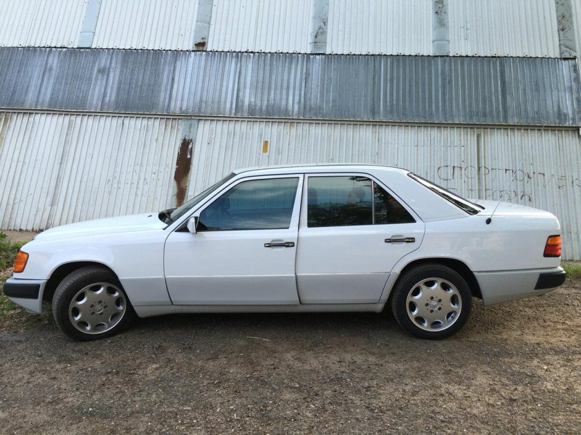 Мерседес 124 белый