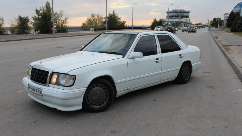 Мерседес 124 белый