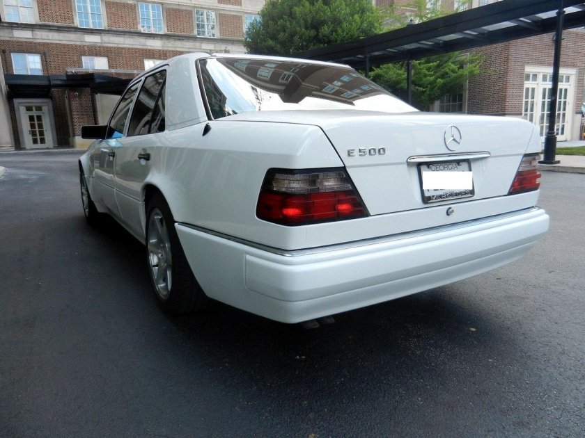 Mercedes-Benz w124 белый