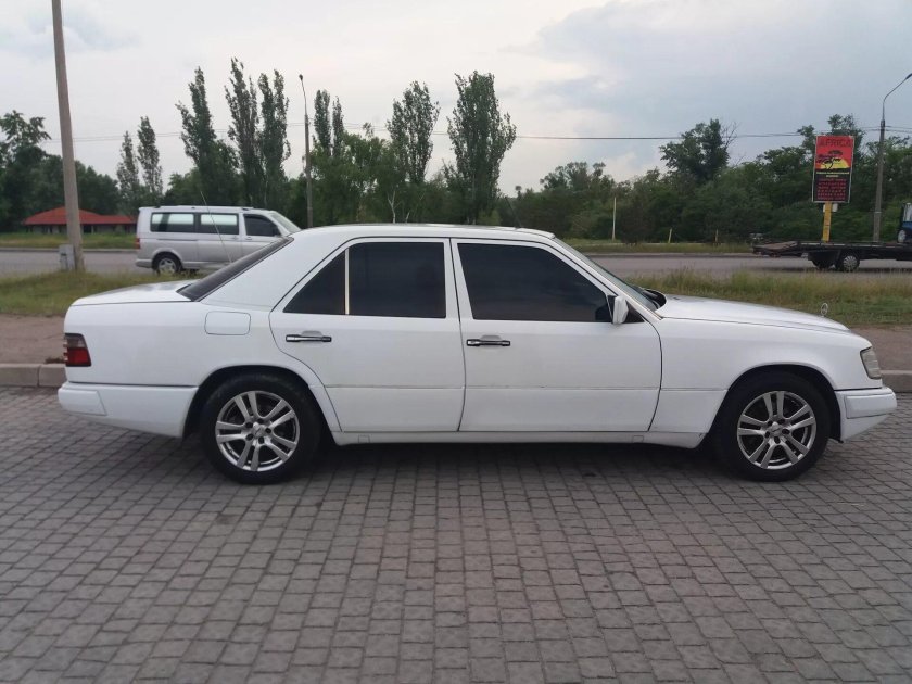 Мерседес 124 белый