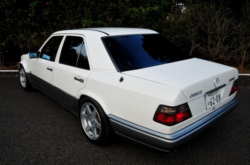 Мерседес 124 белый