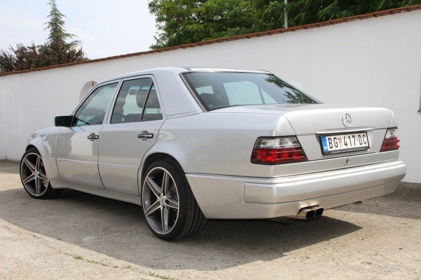Мерседес Бенц w124 e500