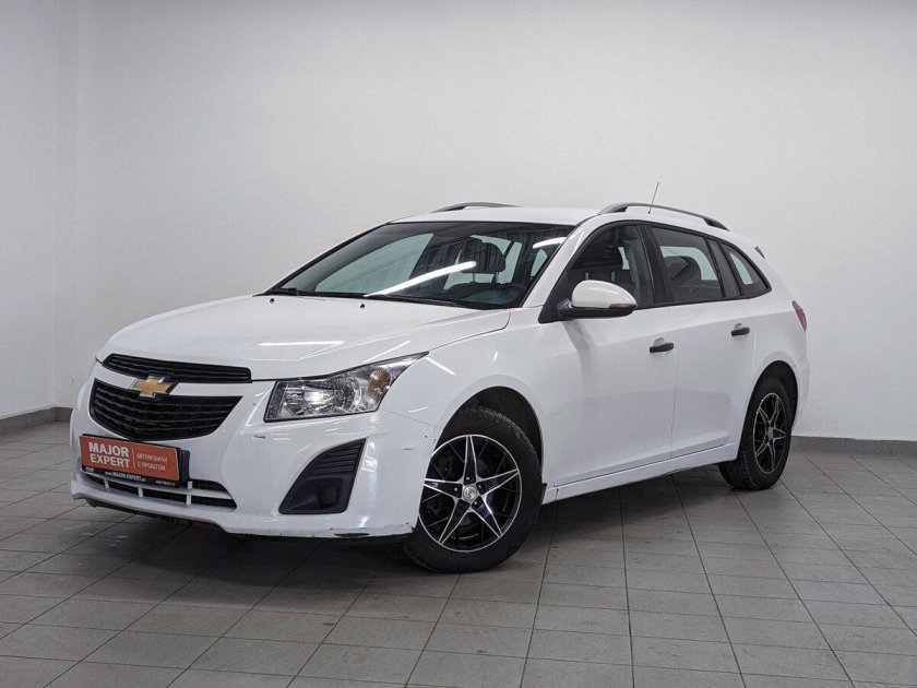 Шевроле Круз универсал белый