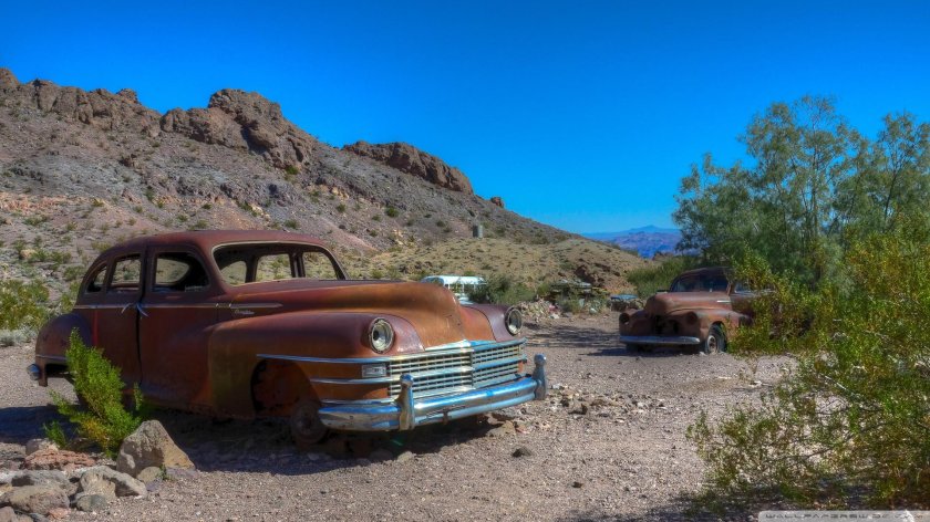 Машина в пустыне