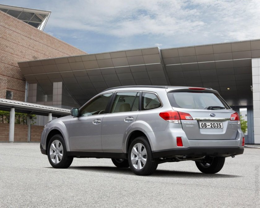 Субару Аутбек 4