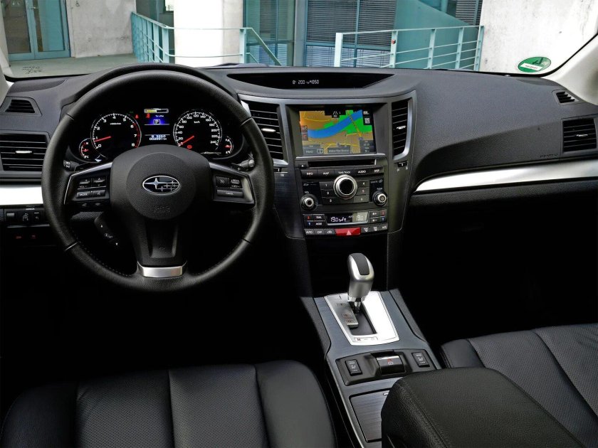 Субару Аутбек 2012 салон