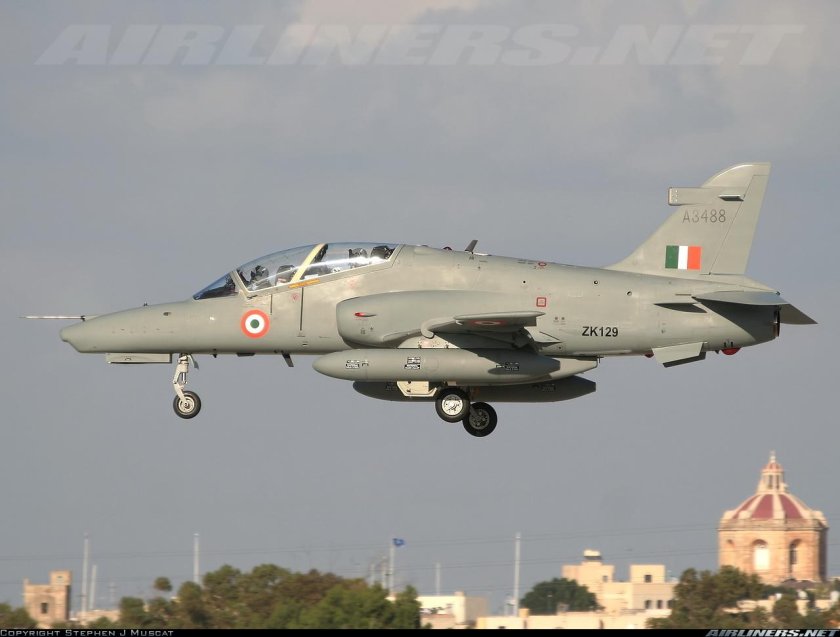 Учебно тренировочный самолет