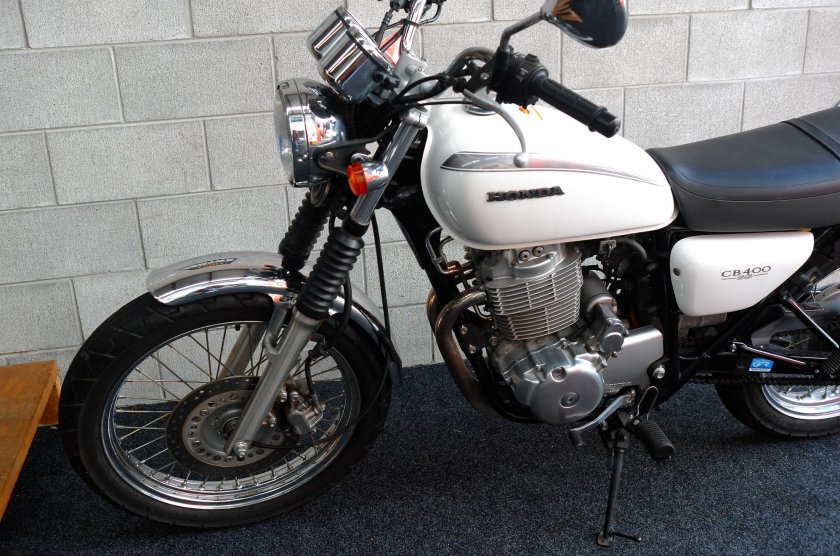 Honda cb400ss-e