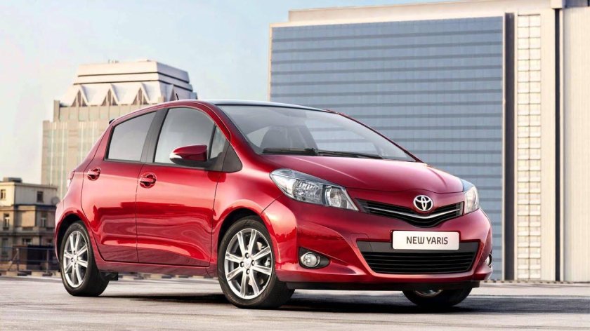 Тойота ярис 2012