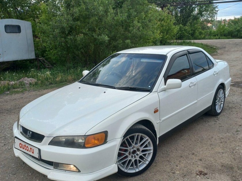 Исузу Аска 2000